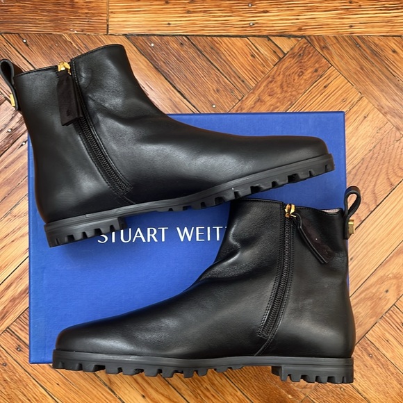 New Stuart Weitzman Women’s RILEY Leather Side Zip Booties in Black, Size 7.5 - Picture 4 of 6